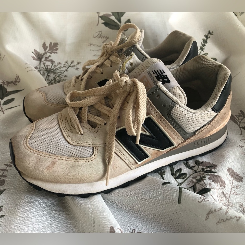 Women’s New Balance 574 Size 9.5 Cream & Rose Shoes